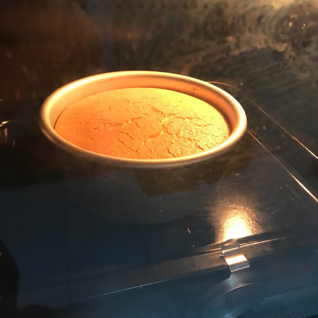 超简单完美戚风蛋糕（6寸2蛋）附打发、翻拌、脱模视频