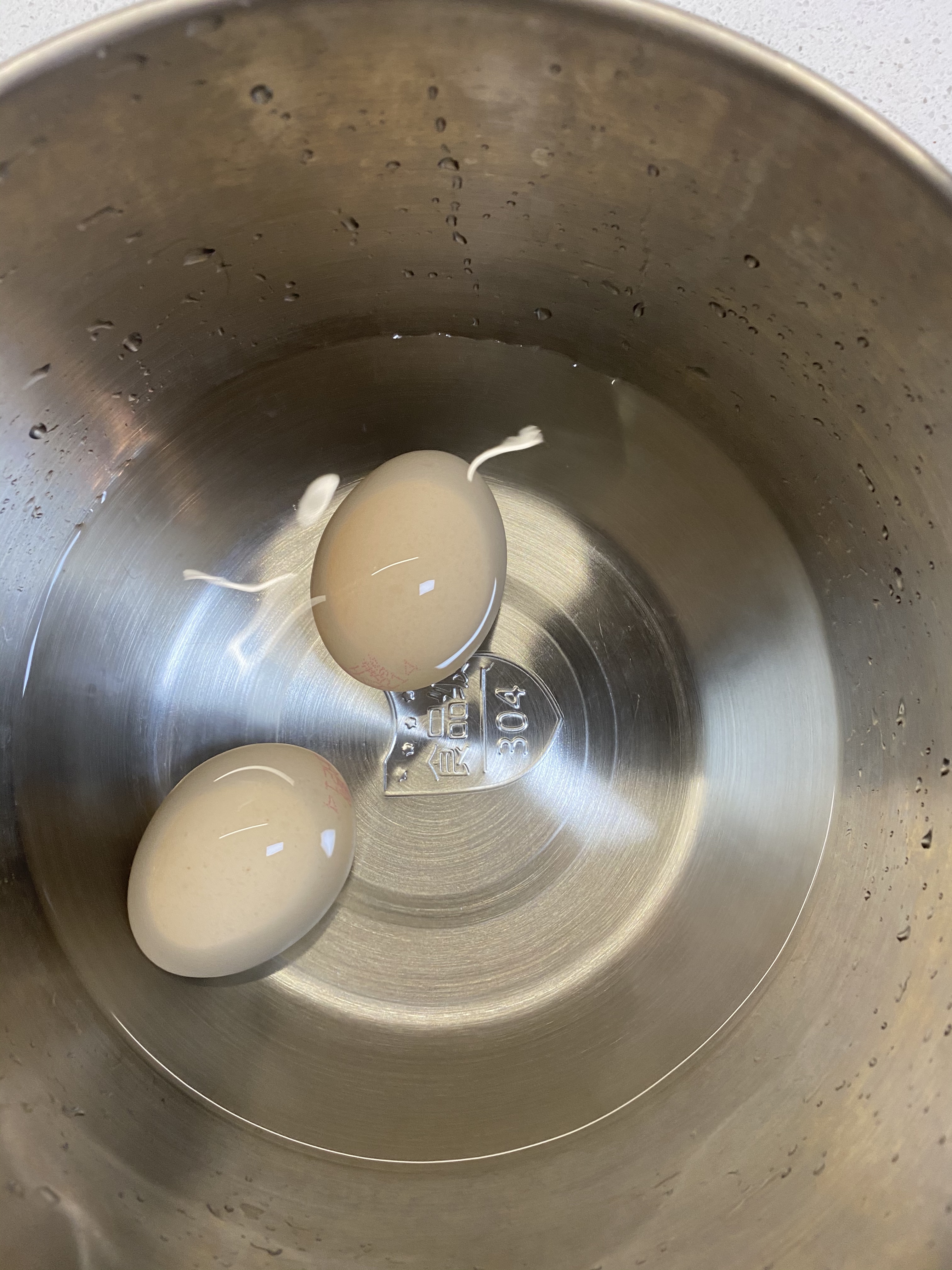 溏心水煮蛋怎么煮，建议一键收藏的做法 步骤2