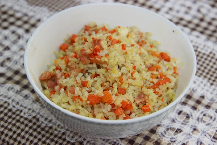 香肠胡萝卜蛋炒饭