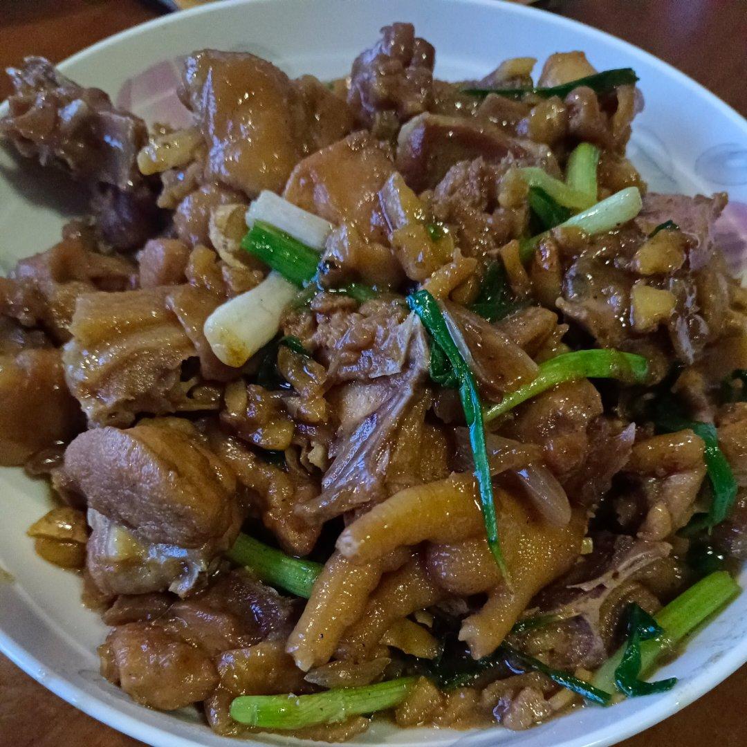 香味十足的沙姜鸡煲