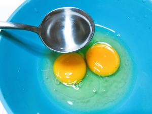 西红柿（番茄）炒鸡蛋 越简单的菜越要做好吃的做法 步骤1