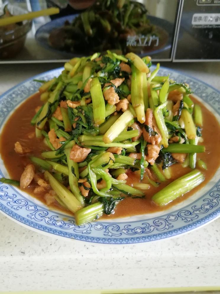 水芹炒肉丝的做法