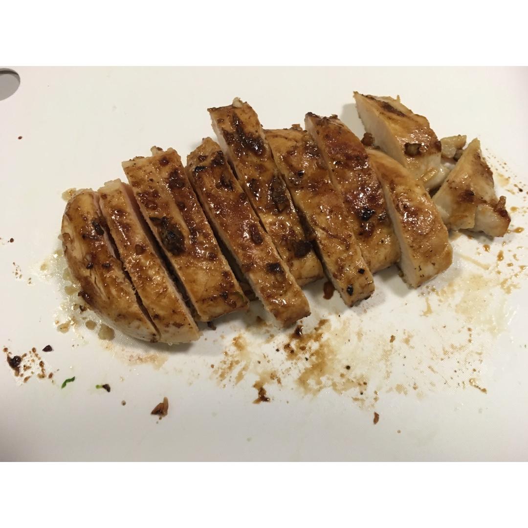 酷炫屌炸天好吃的煎鸡胸肉（香蒜蜂蜜煎鸡胸肉）