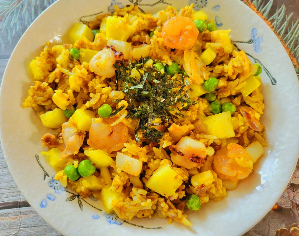 舔盘级别的咖喱菠萝海鲜炒饭的做法