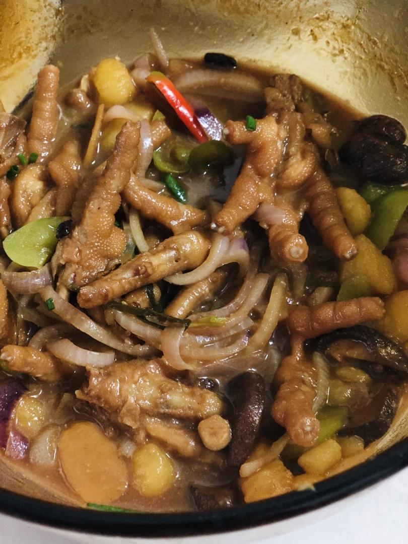 越啃越过瘾的鸡爪煲~蚝油鸡爪煲