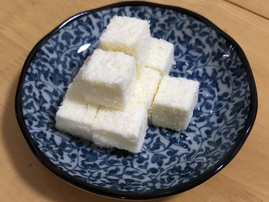完胜85度C牛奶椰丝小方
