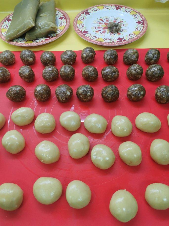 广式月饼—蛋黄莲蓉月饼