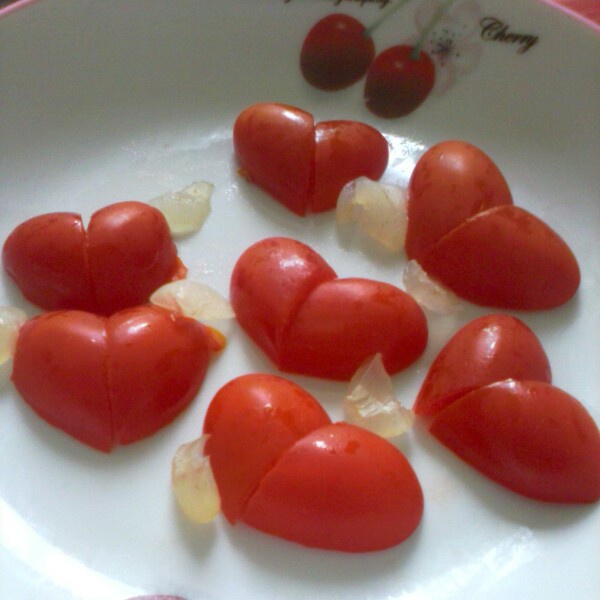 唯爱之杰做的在10秒内把小西红柿切成心形