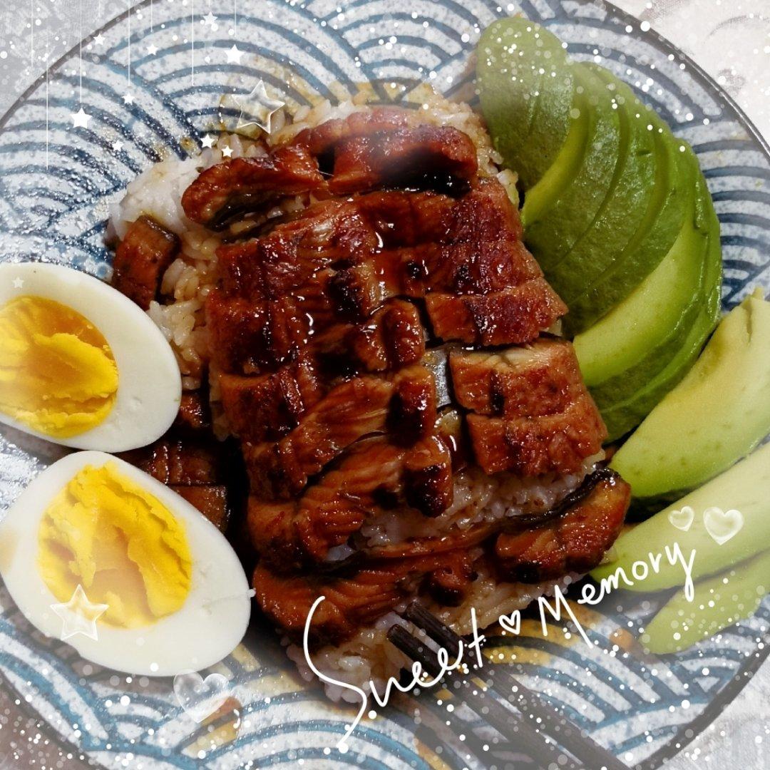 三文鱼牛油果拌饭