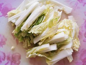 白菜炖冻豆腐的做法 步骤2