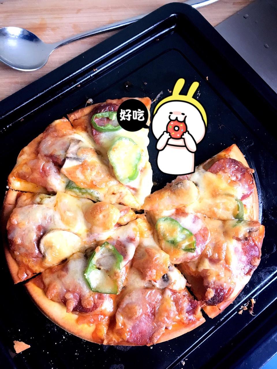 薄饼脆皮火腿pizza