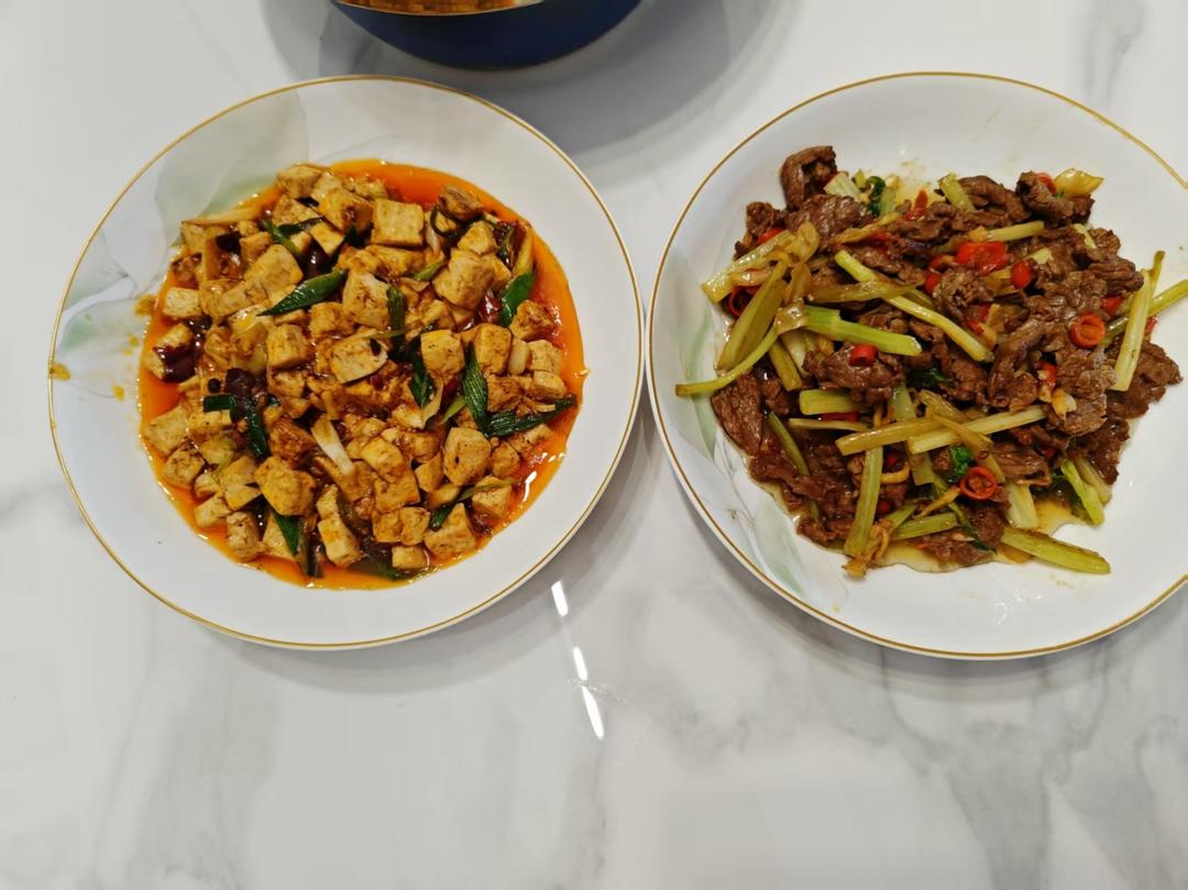 小炒黄牛肉，肉嫩味香！太好吃了简直是米饭杀手！