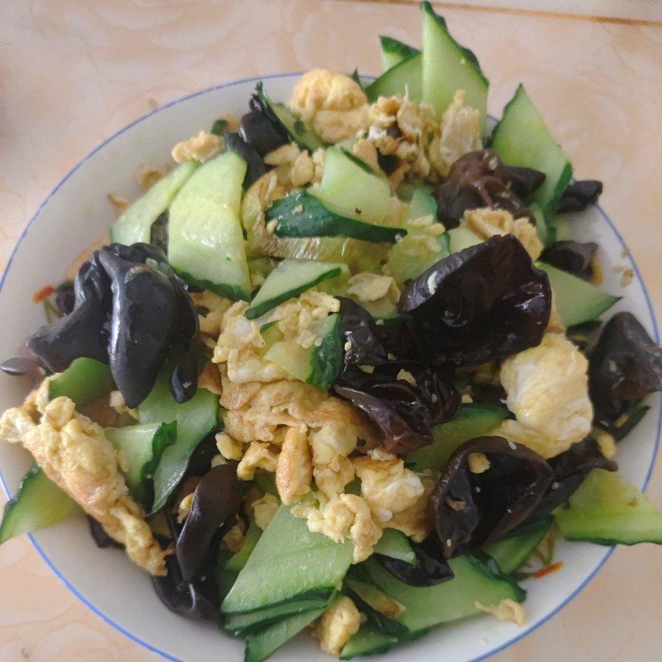 黄瓜木耳炒鸡蛋