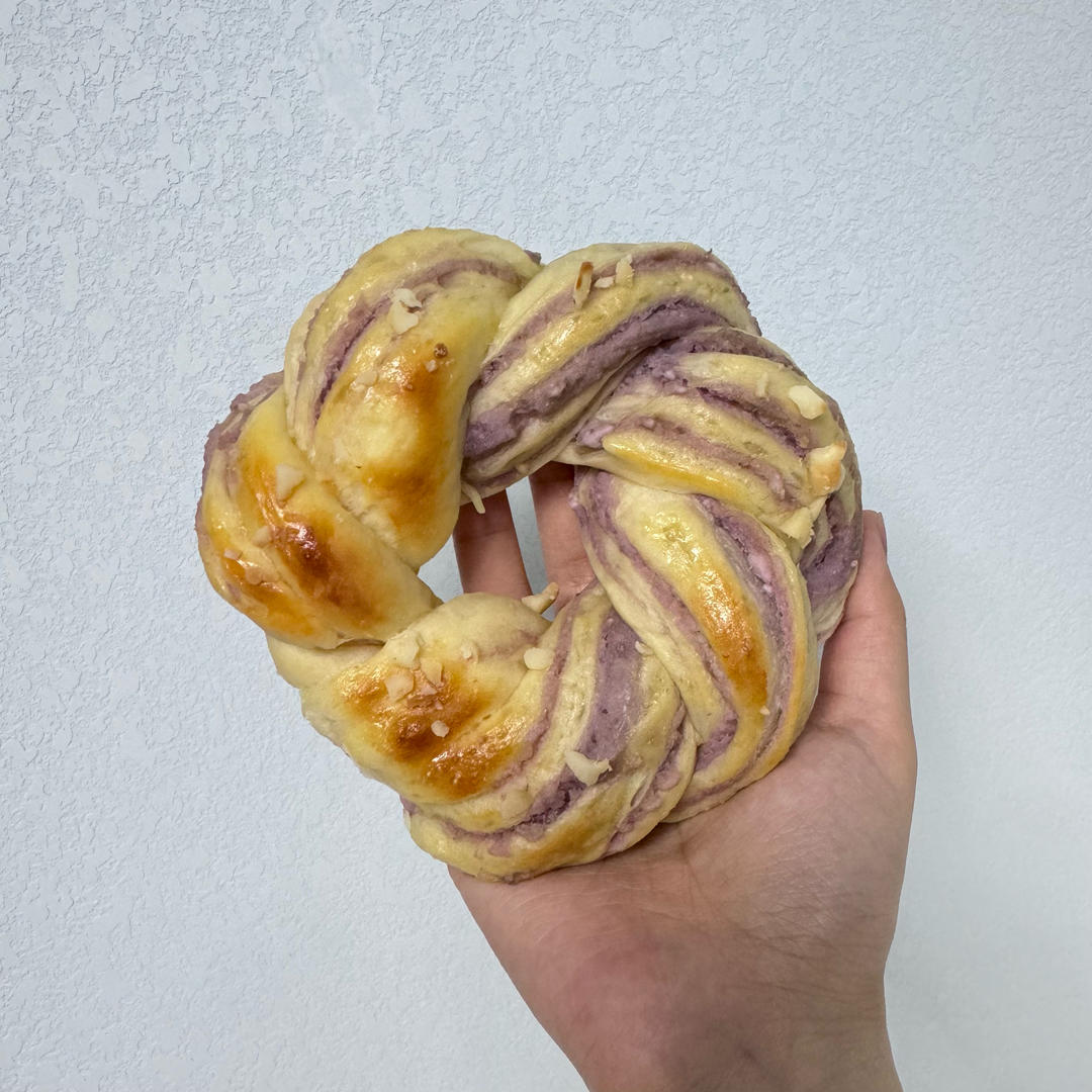 奶香芋泥花环面包