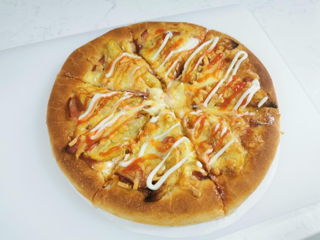 培根薯角鸡蛋沙拉披萨
