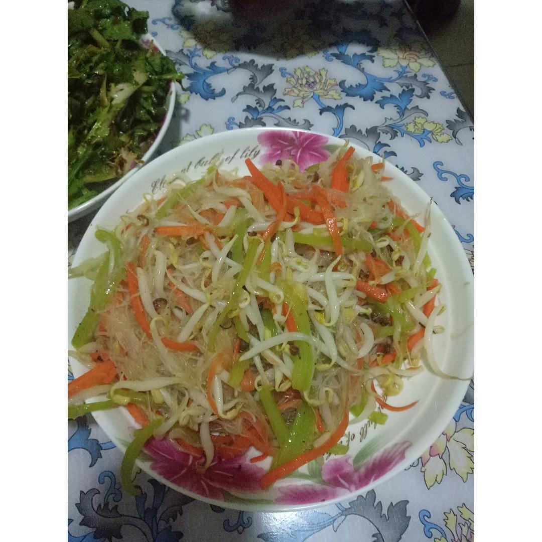 胡萝卜炒豆芽