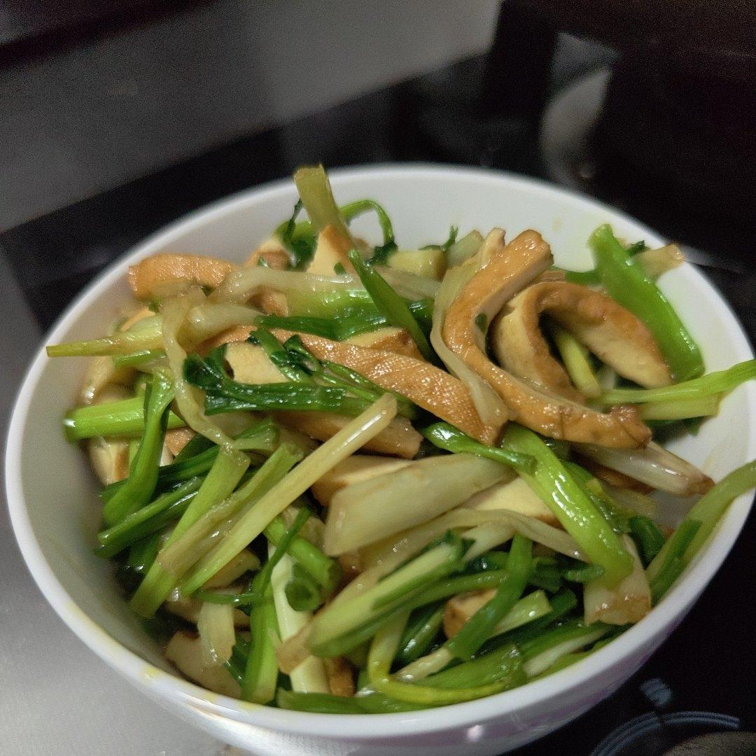 水芹菜炒香干