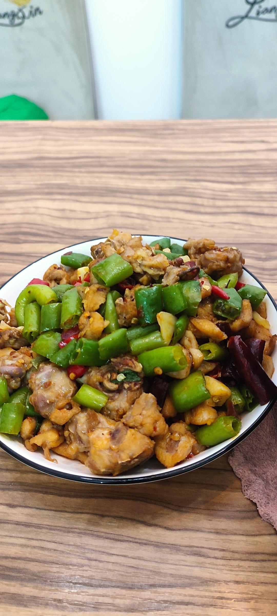 厨师长教你自贡特色“小煎兔”，味道鲜辣，肉质细腻，下饭一绝