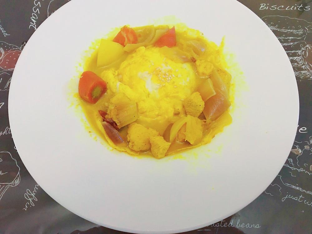奶香鸡肉咖喱蛋包饭