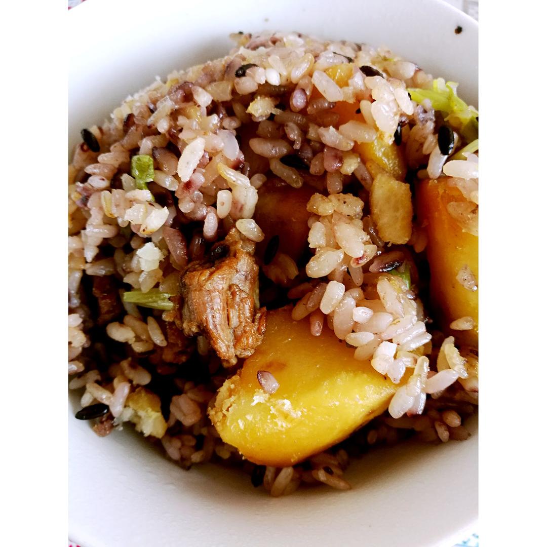 土豆焖饭（电饭锅版）