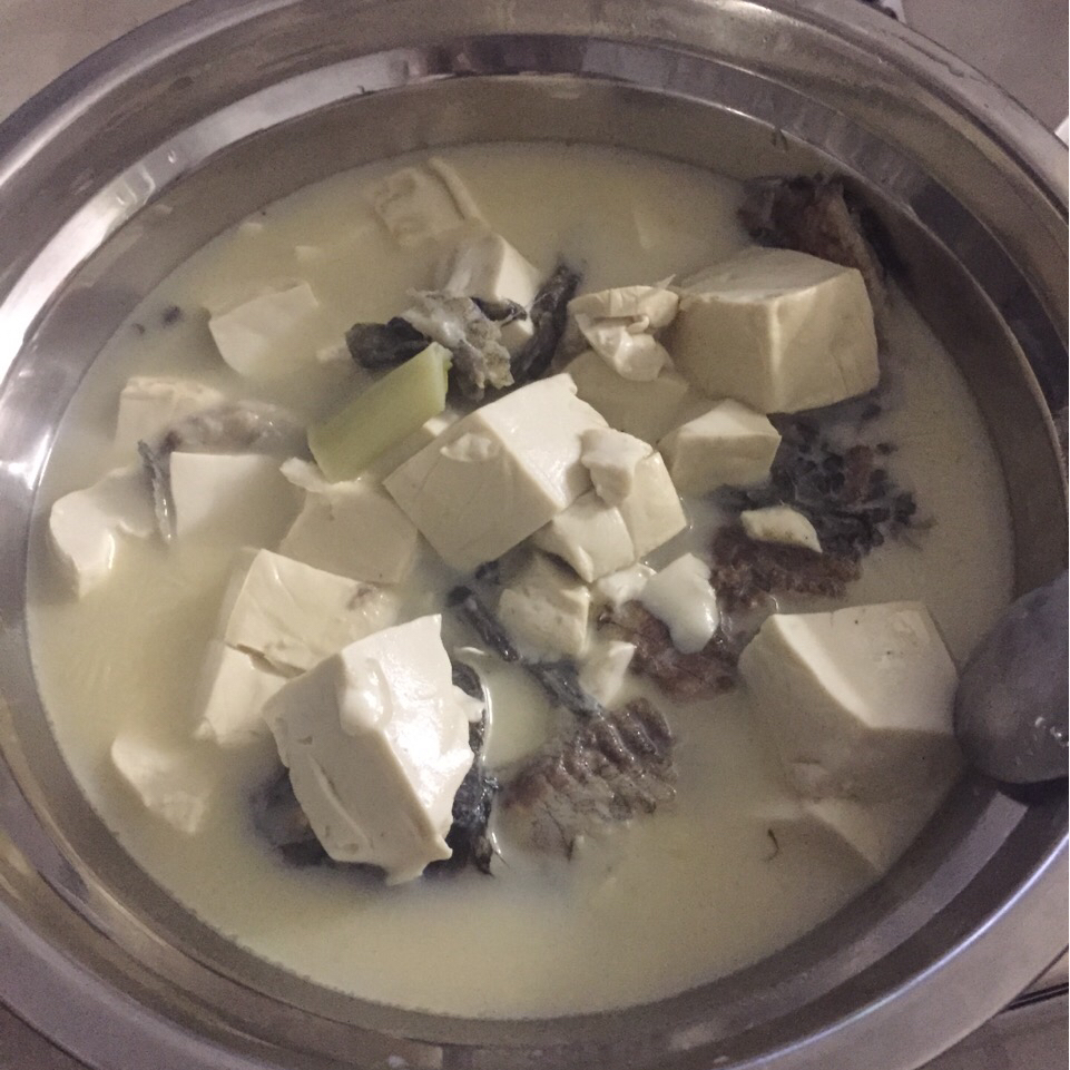 奶白鲫鱼豆腐汤