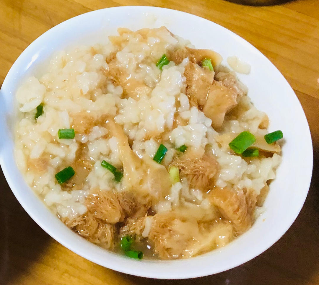 养胃消食保护肝脏安神的猴头菇粥