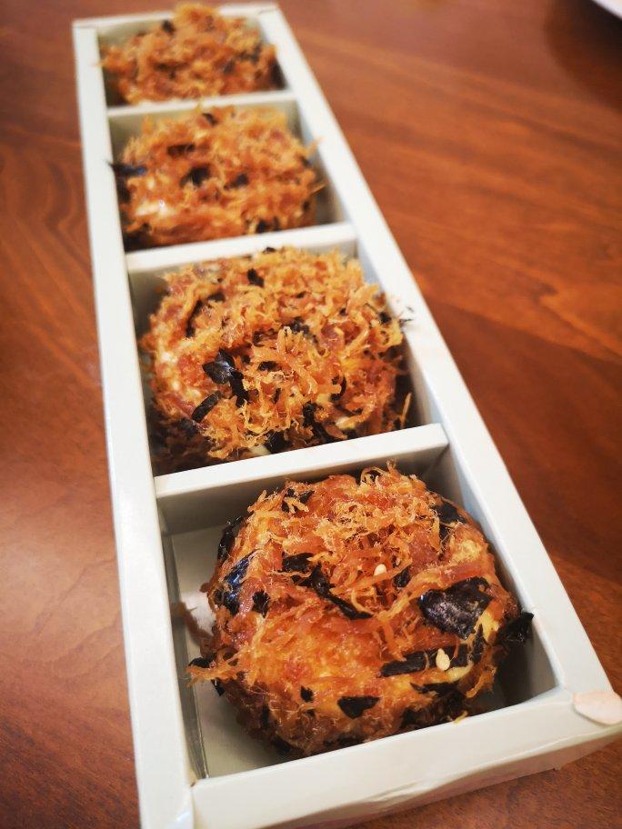 肉松小贝                 完胜鲍师傅