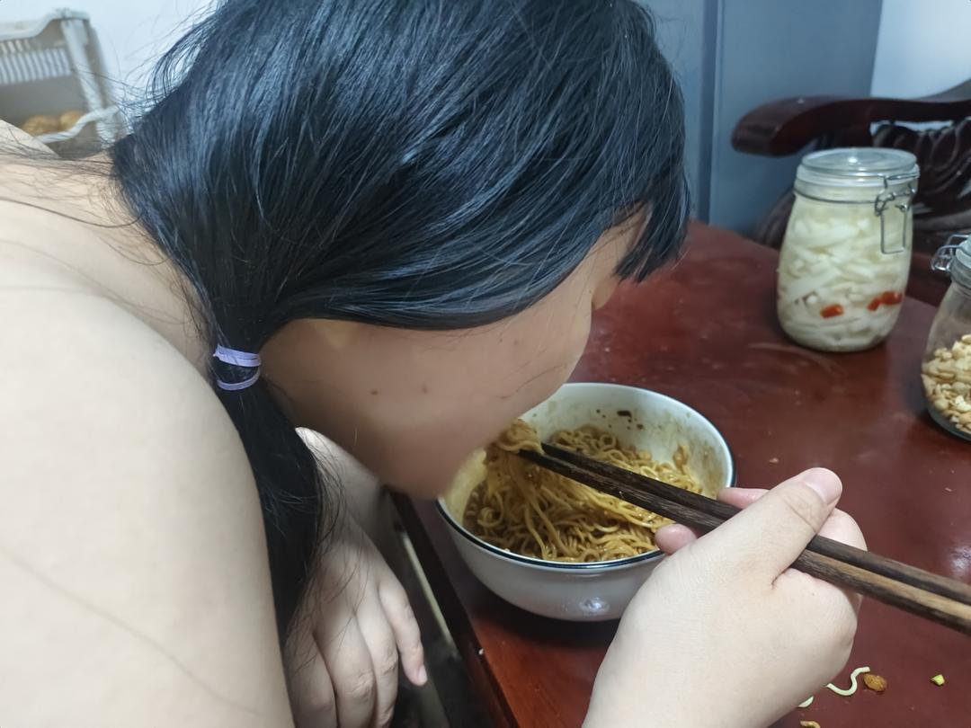 超简单超快手的热干面（小白也可以学会哦）