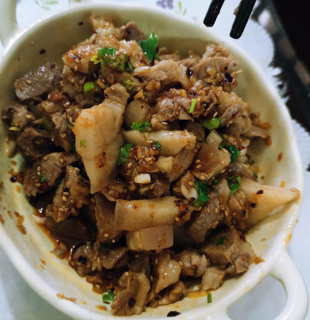 有时候，真的忍不住，搞一盘蒜泥白肉