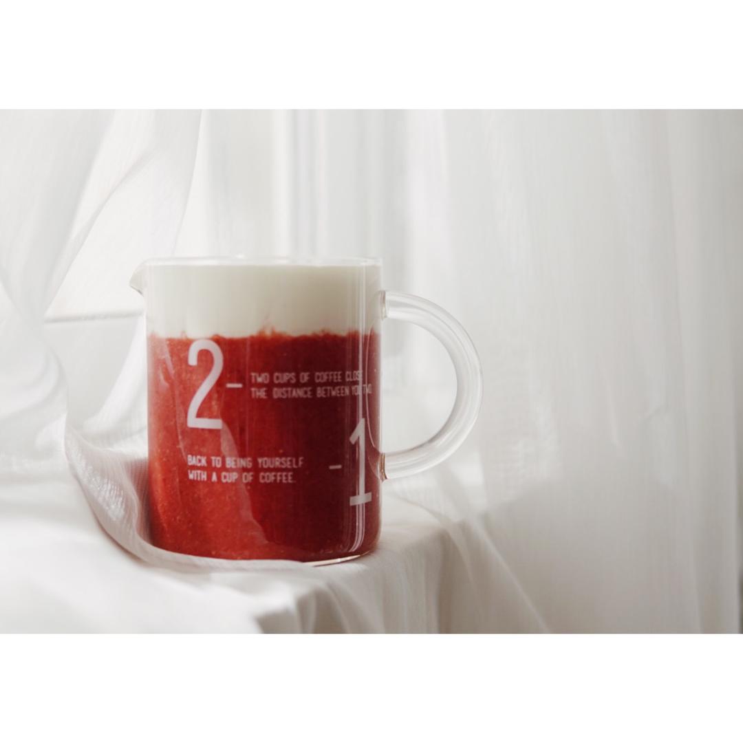 草莓海盐奶盖茶