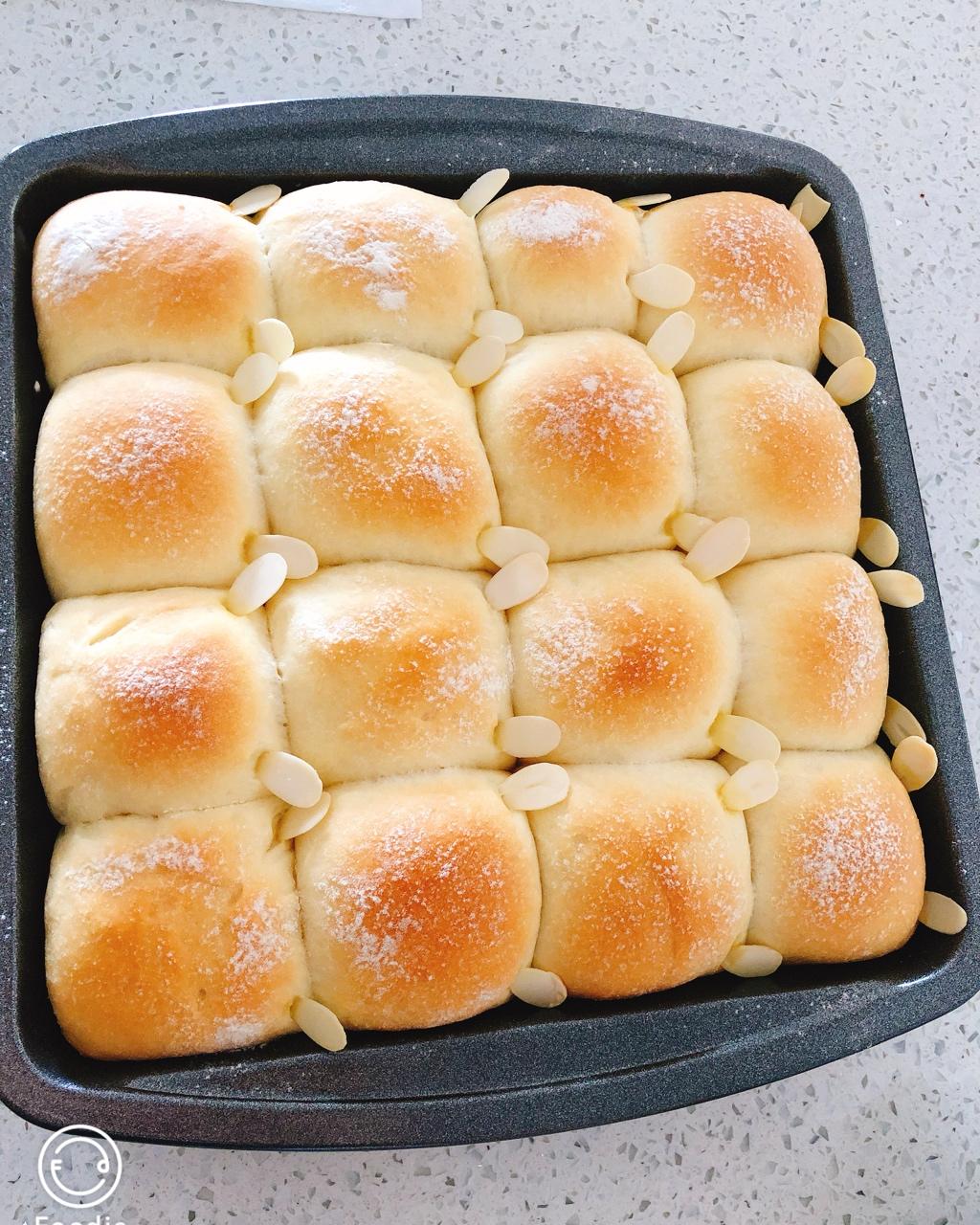 挤挤小面包--跟风搓面团