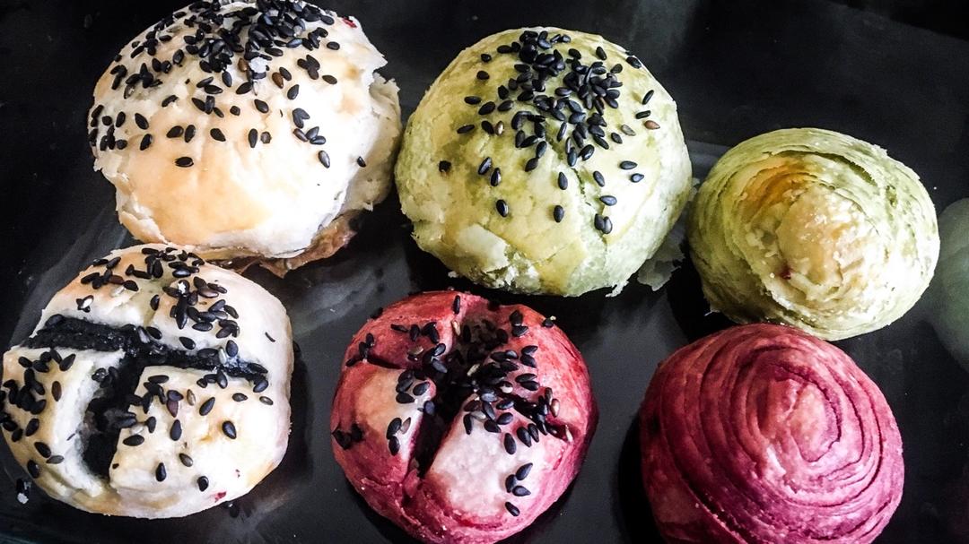 蛋黄酥~紫薯、抹茶、原味~花好月圆，中秋快乐~内附一次做六色蛋黄酥方法~