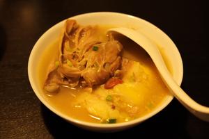 边吃边哭的榴莲炖鸡汤（榴莲肉版）的做法 步骤1