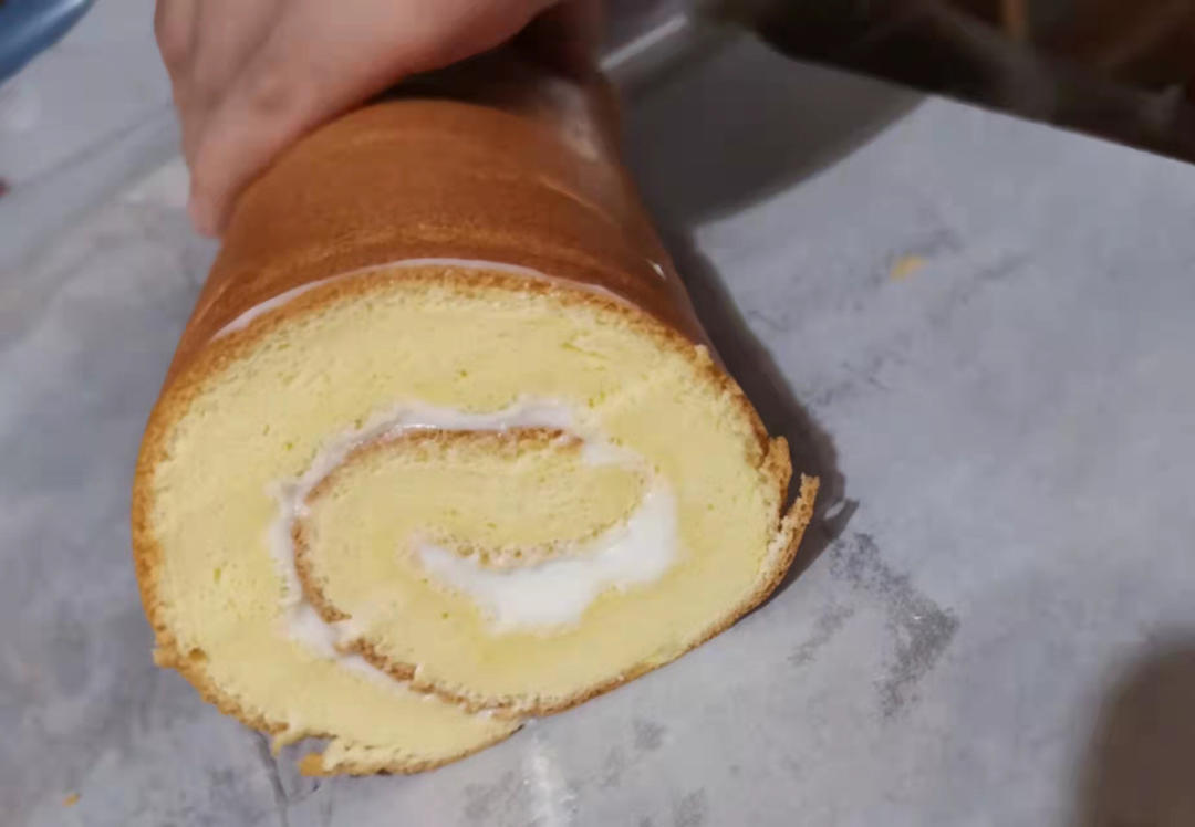 蛋糕卷这样做‼️不掉皮不开裂（小视频食谱）