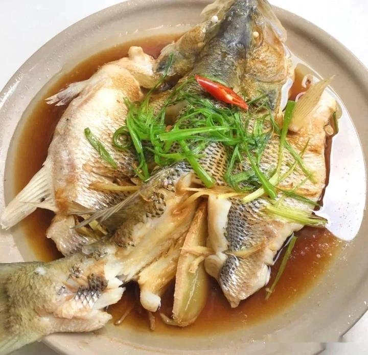 10分钟做 清蒸鲈鱼 （附切鱼图解）