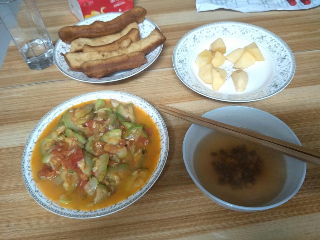 西红柿炒西葫芦