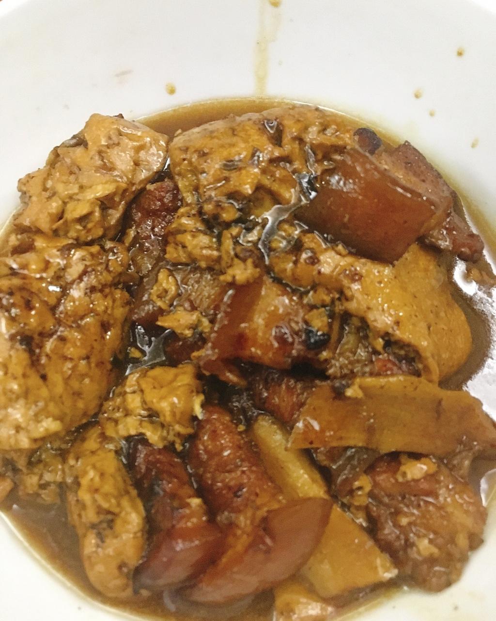 加了鹌鹑蛋后，这盘红烧肉，美味的逆天啦——鹌鹑蛋烧肉（孔瑶食谱）