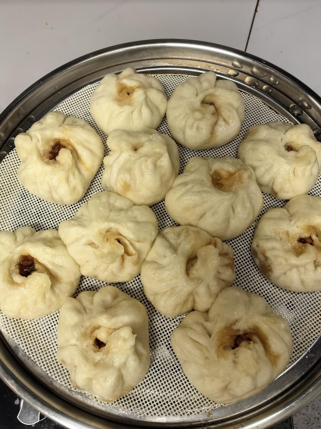 香菇鸡腿酱肉包