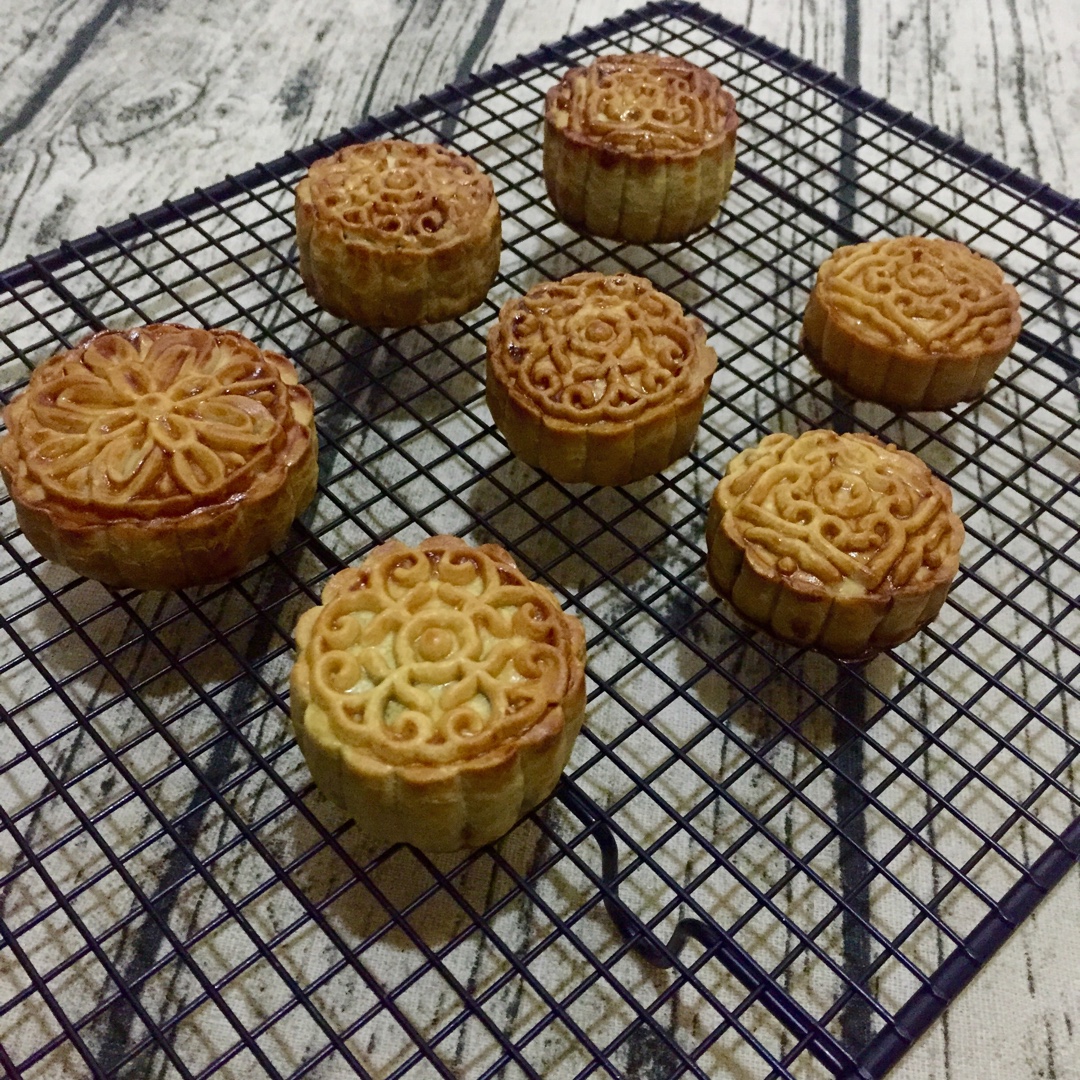 广式月饼—蛋黄莲蓉月饼