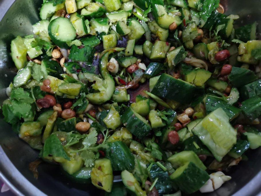 超级下饭的黄瓜拌花生米