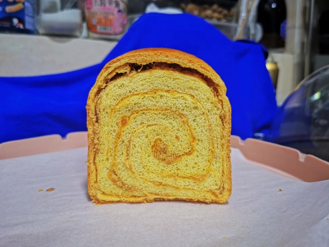 咸蛋黄肉松吐司 | 超好吃的吐司