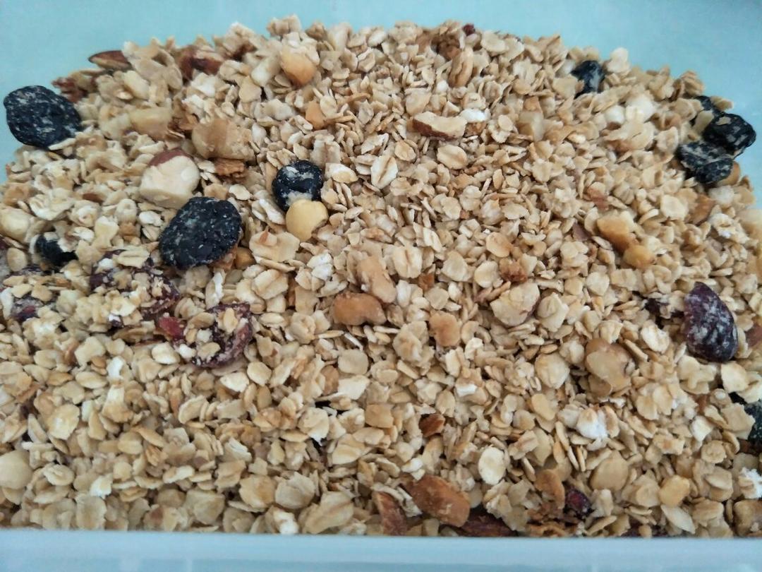 【营养早餐】超简单的自制什锦果仁谷物燕麦片