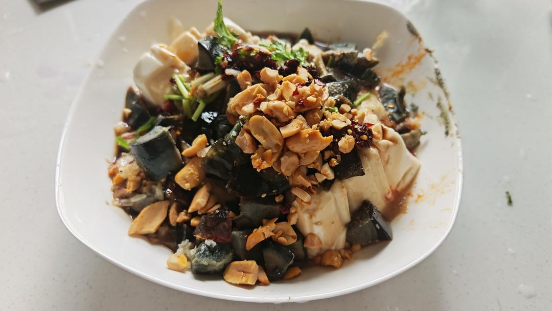 皮蛋拌豆腐