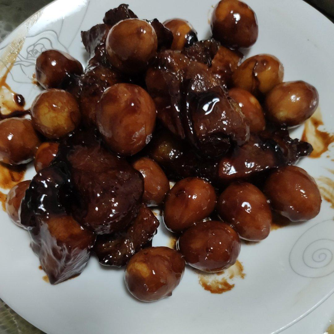 加了鹌鹑蛋后，这盘红烧肉，美味的逆天啦——鹌鹑蛋烧肉（孔瑶食谱）