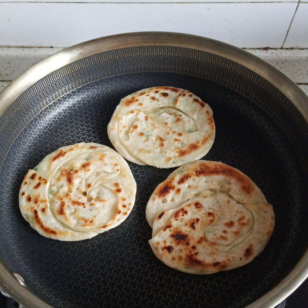 【饺子皮葱油饼】