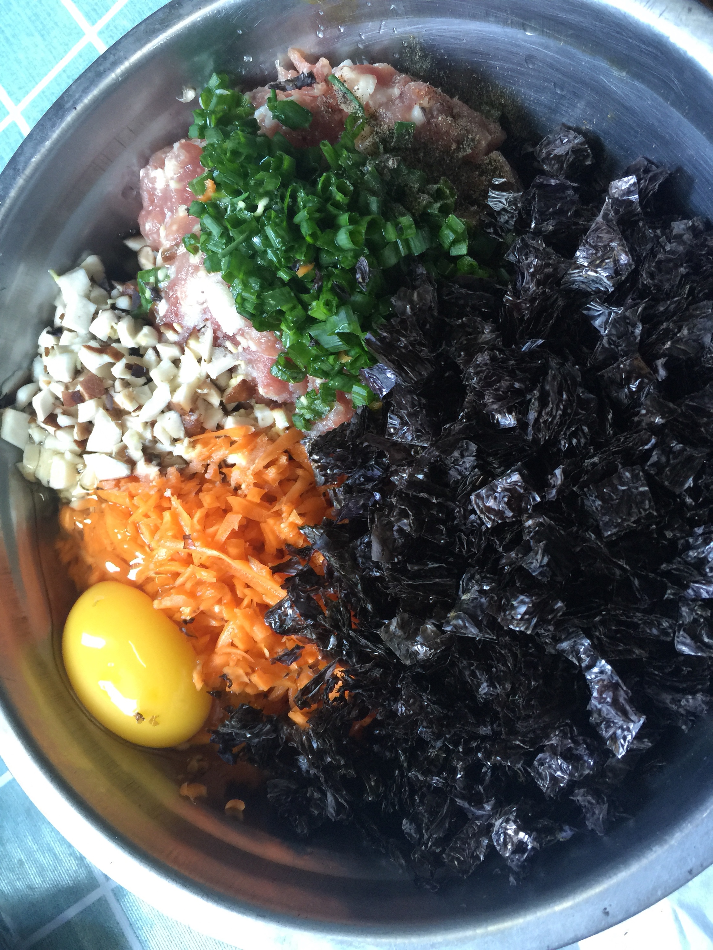 紫菜香菇猪肉🥕水饺🥟的做法 步骤1