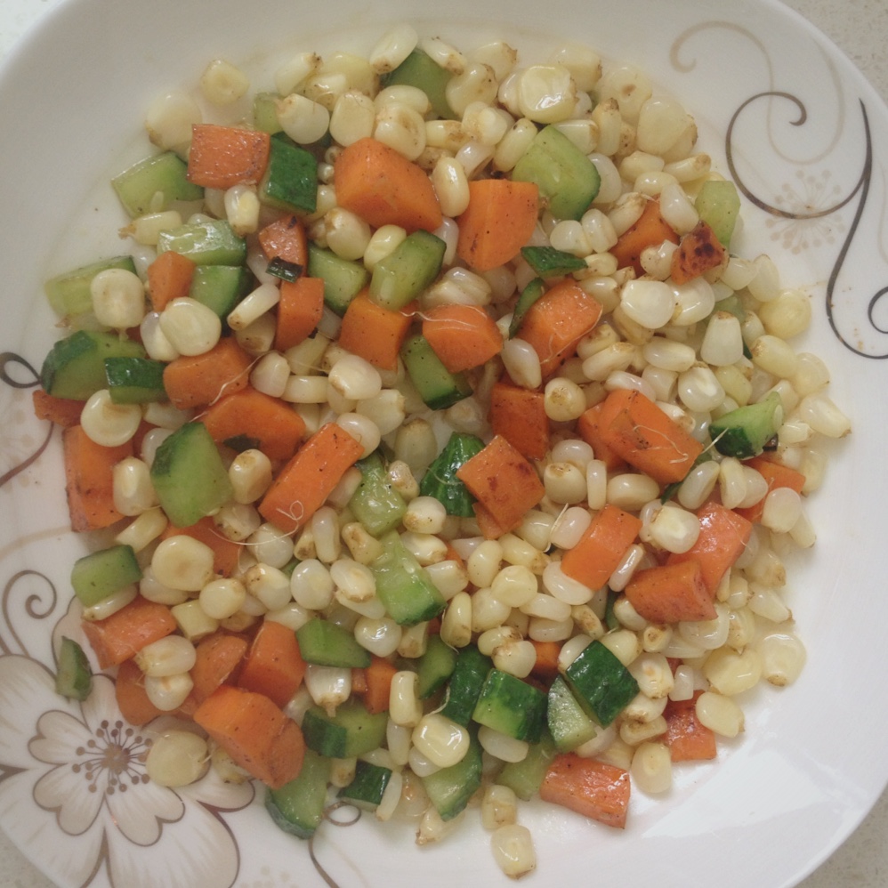 胡萝卜玉米炒黄瓜