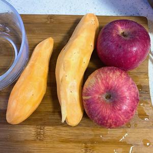 糖水宵夜—红薯苹果甜汤电饭煲版的做法 步骤1