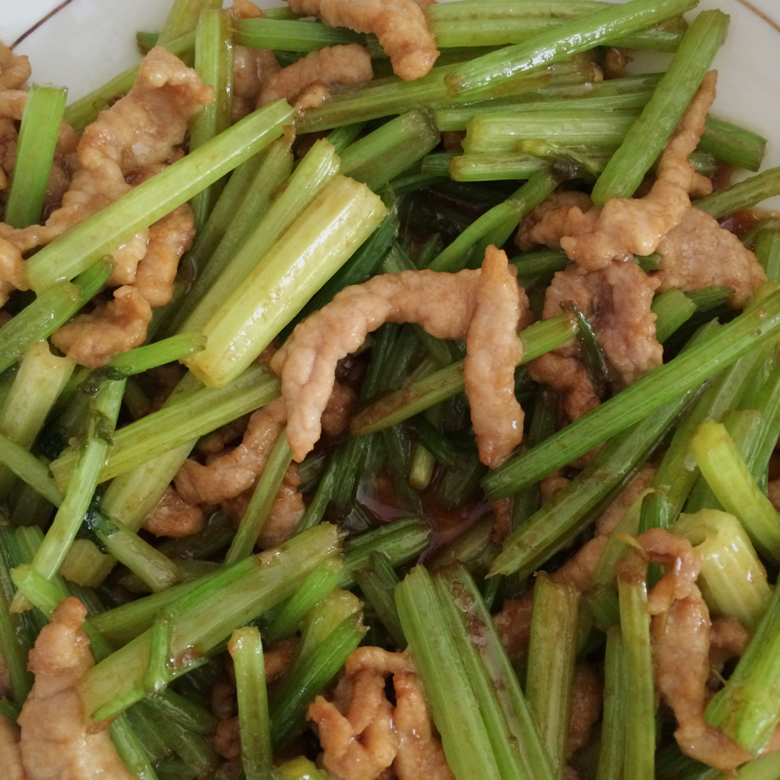 芹菜炒肉