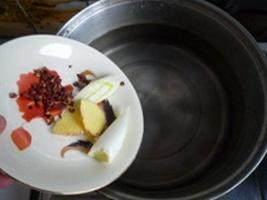 珍选捞汁野山椒白肉的做法 步骤2